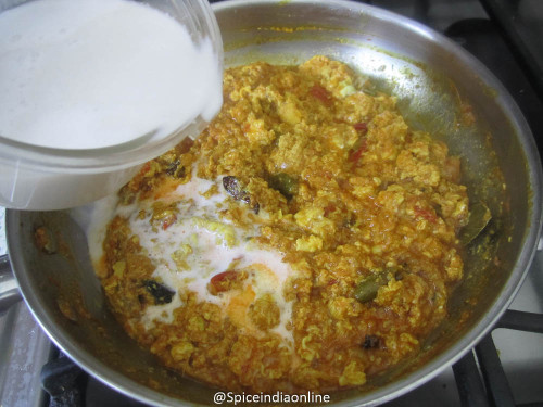 Scrambled egg kurma