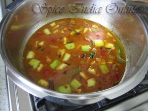 Suraikai Kuzhambu - Sorakkai Kuzhambu - Lauki Curry — Spiceindiaonline